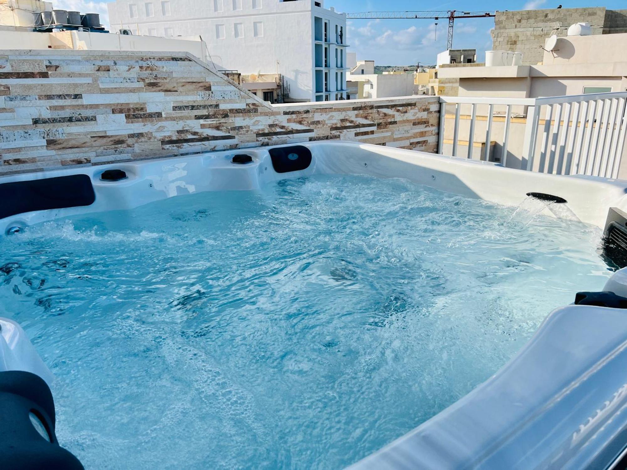 Appartement Poseidon Court Penthouse Superior à San Pawl il-Baħar Extérieur photo